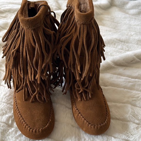 Minnetonka Tan Fringe Moccasin Boots - Picture 2 of 11